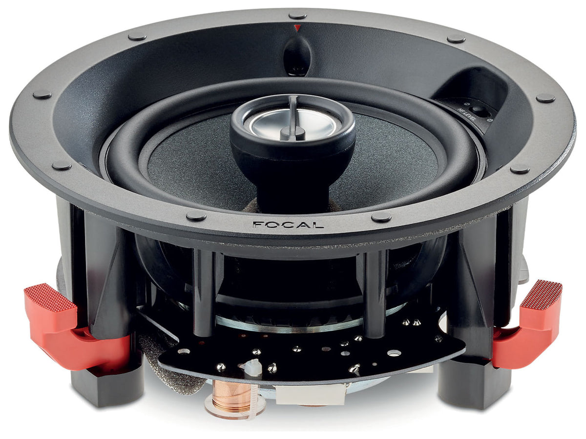 Focal 100 ICW5, vista di tre quarti