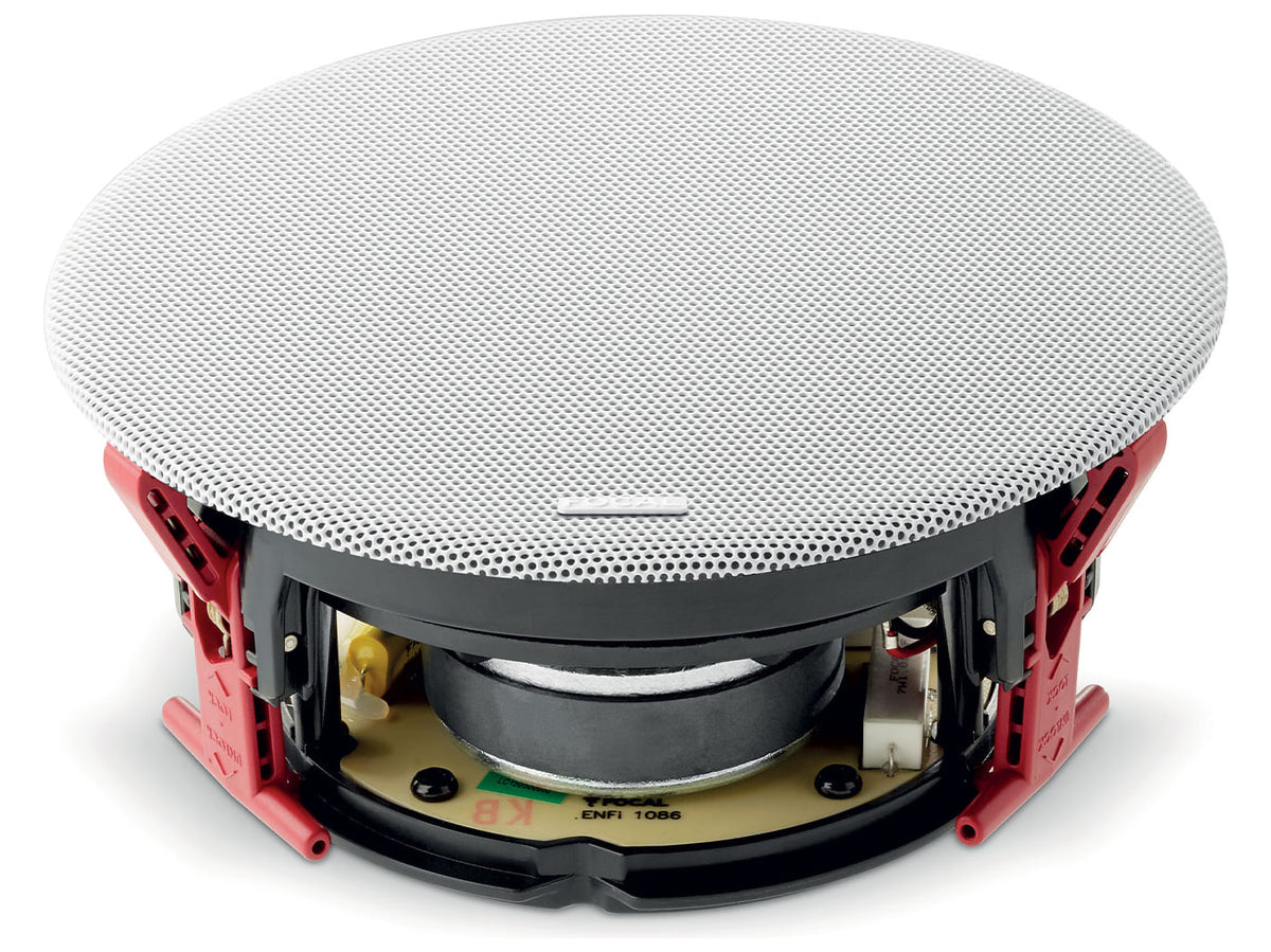 Focal 300 ICW4, vista di tre quarti, con griglia rotonda e telaio