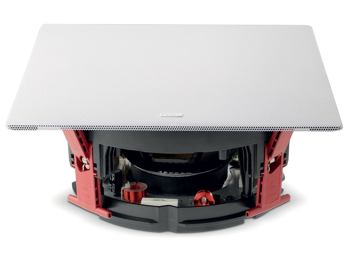 Focal 300 ICW8, vista di tre quarti, con griglia quadrata