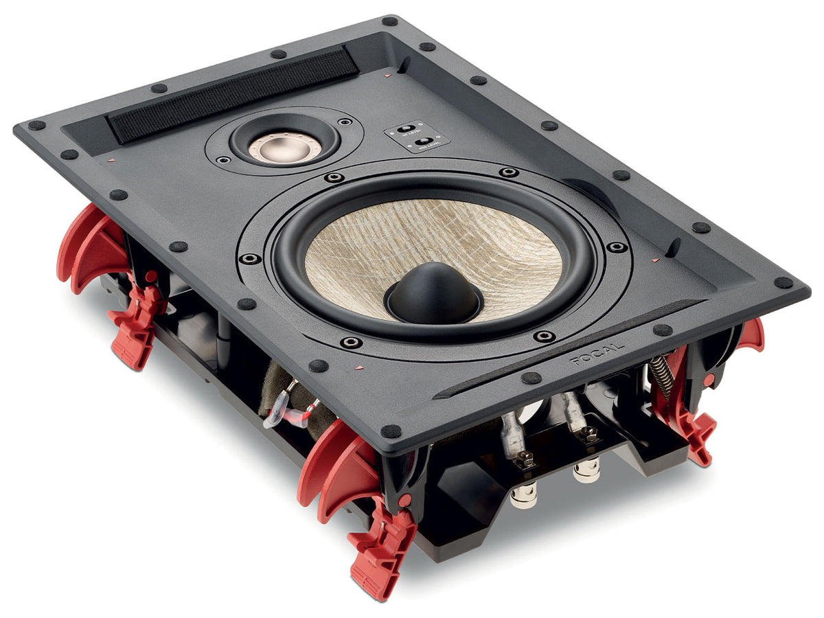 Focal 300 IW6, vista di tre quarti