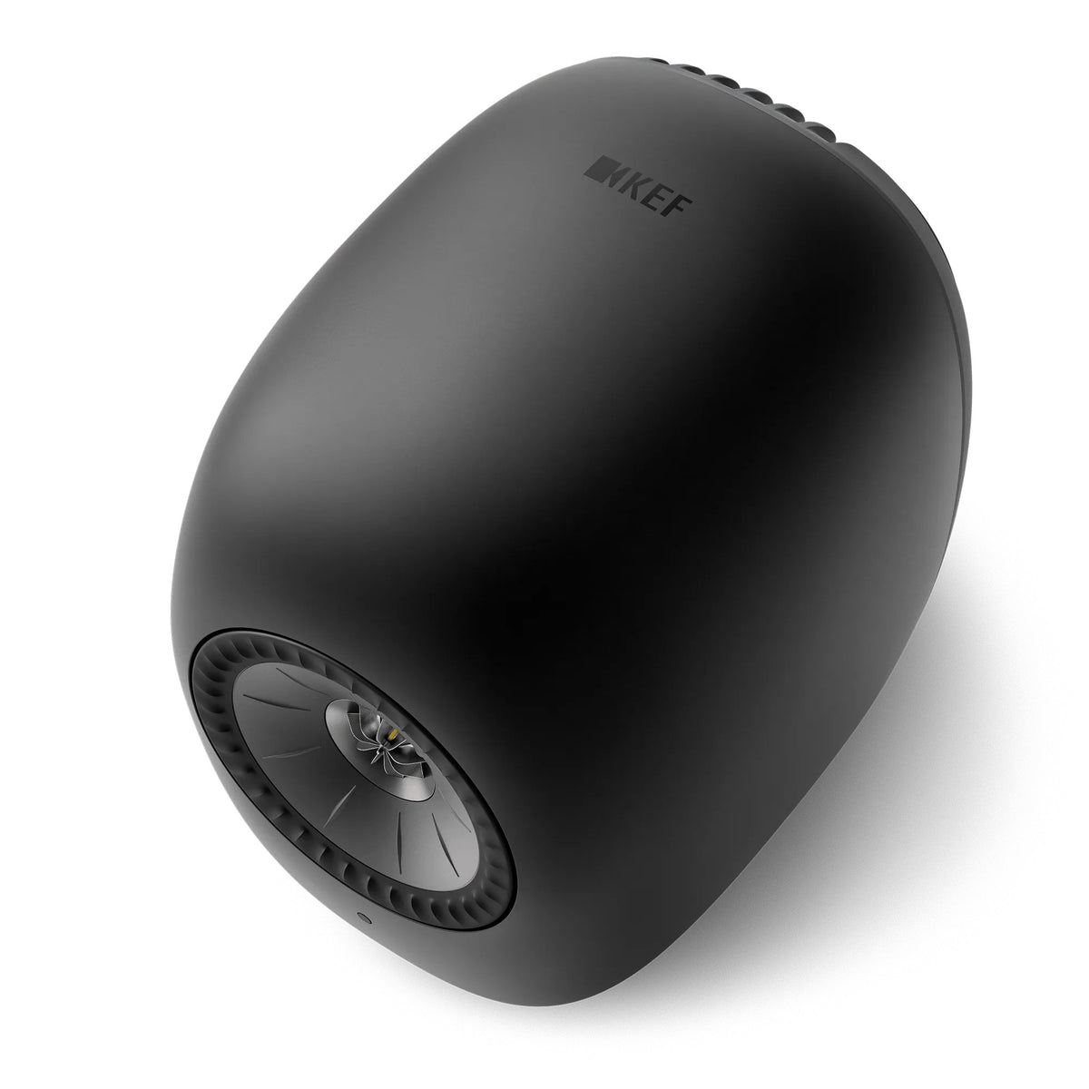 KEF LS LUXE, finitura Eclipse Black, un diffusore visto di tre quarti dall'alto
