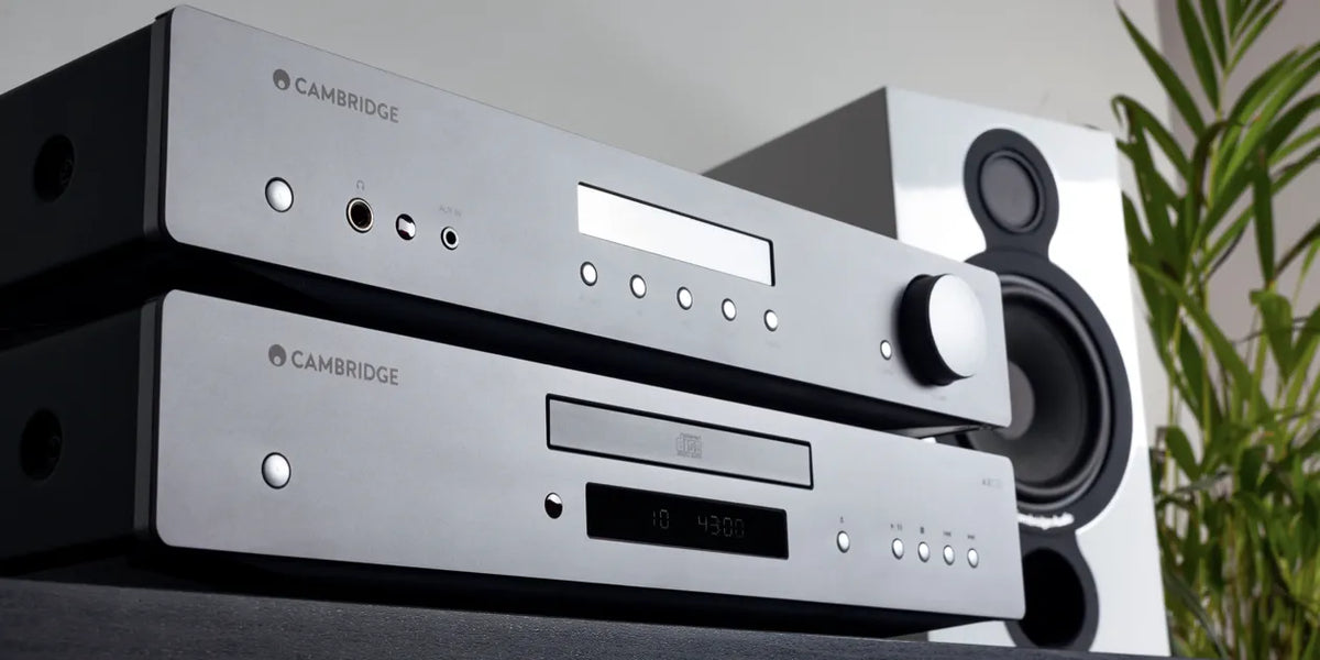 Cambridge Audio AXA35 — ambientato sopra il lettore CD AXC35 (non incluso)