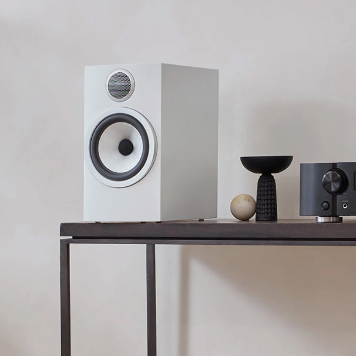 B&W 706 S3 — Ambientata