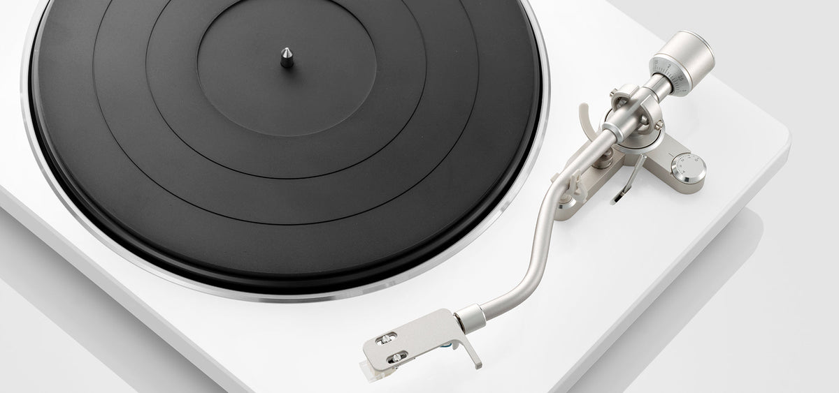 Denon DP-400 — dettaglio finitura bianca