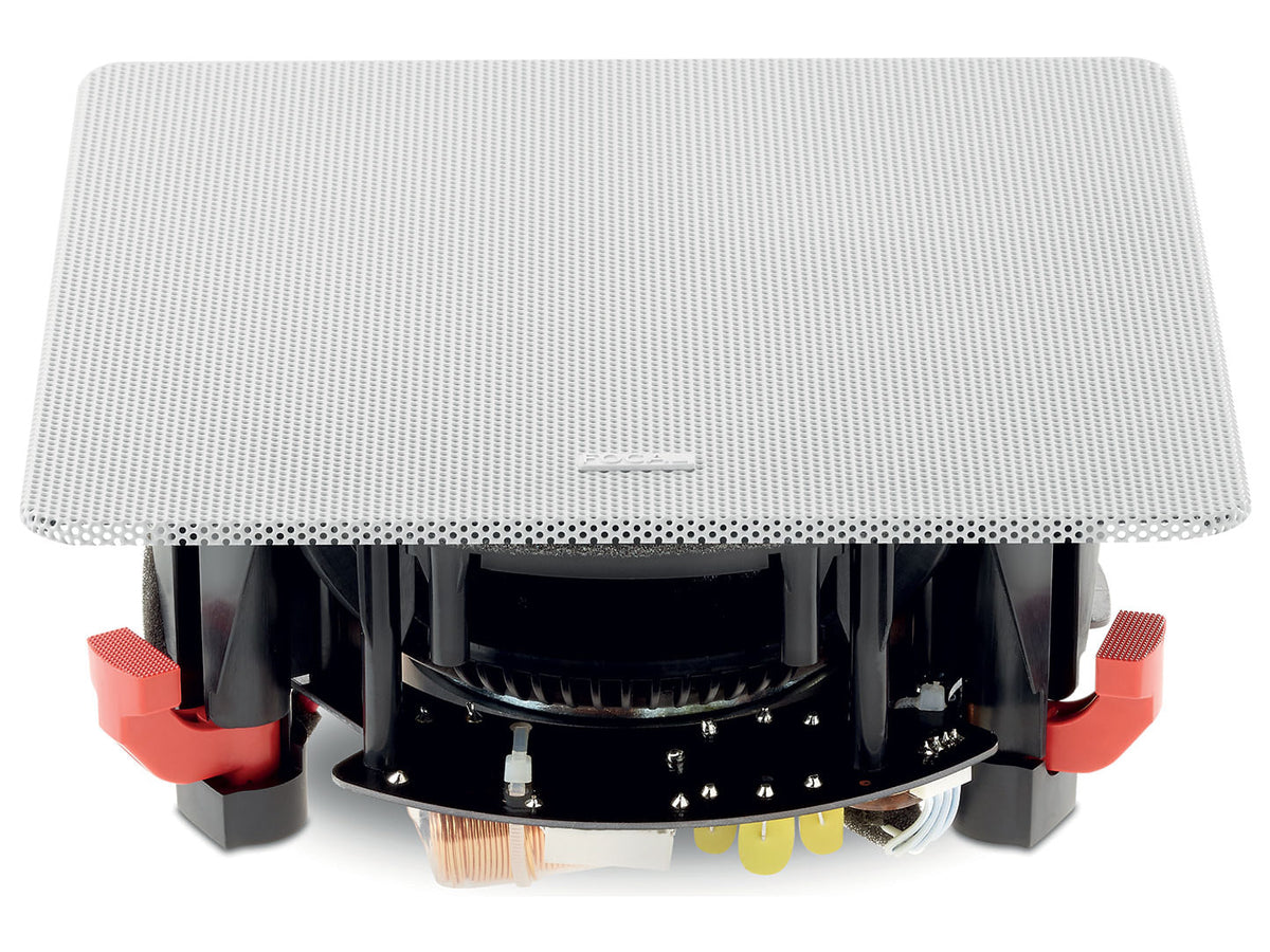 Focal 100 IC6ST, vista di tre quarti, con griglia quadrata