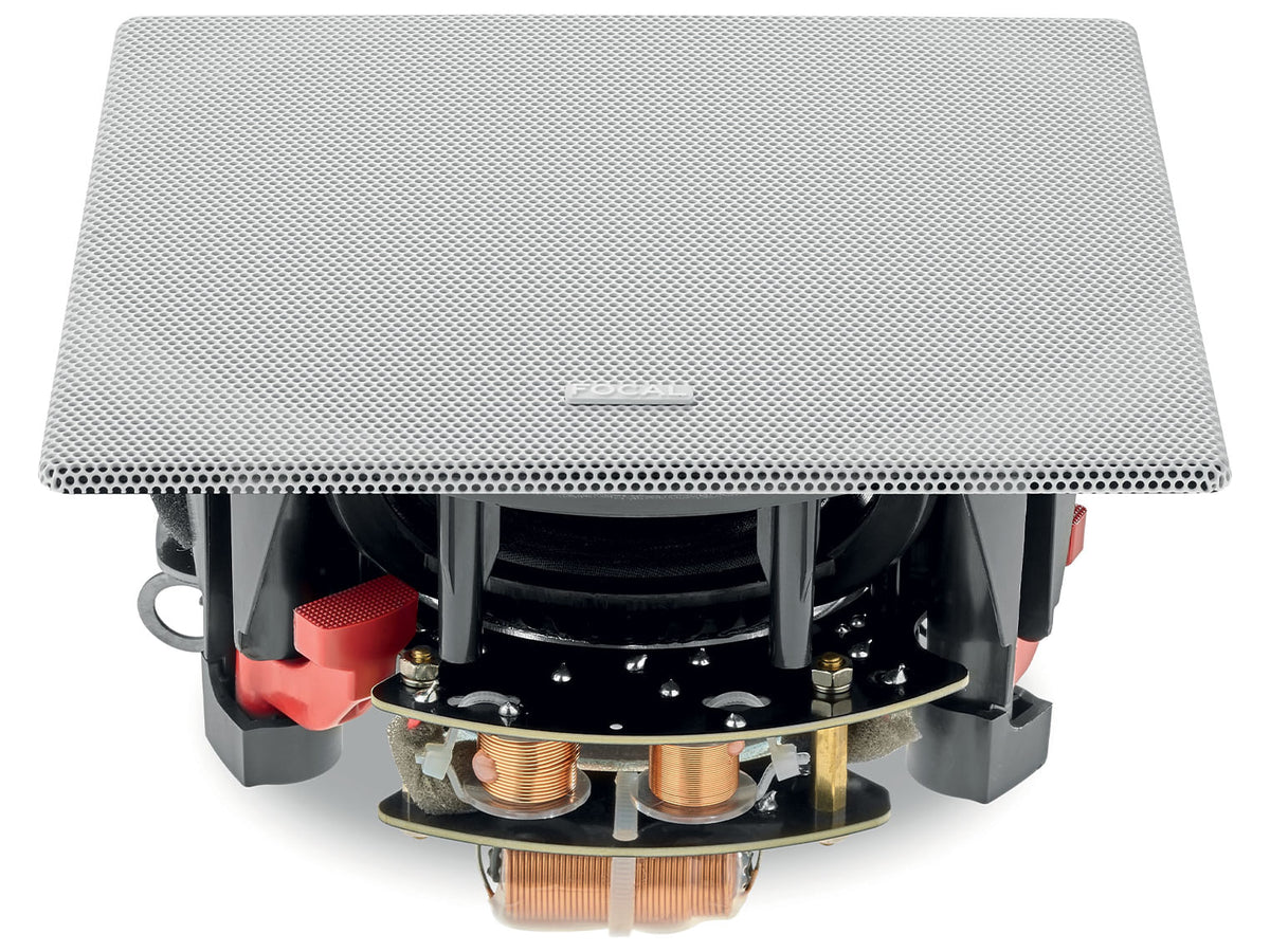 Focal 100 ICW5 T, vista di tre quarti, con griglia quadrata