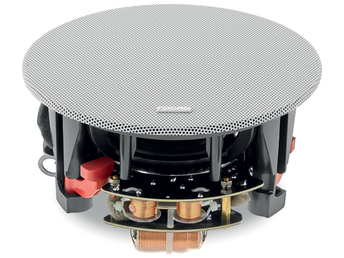 Focal 100 ICW5 T, vista di tre quarti, con griglia rotonda