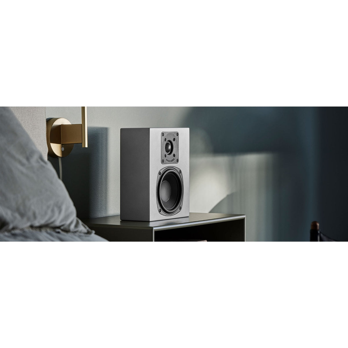 MK Sound D85 — Foto ambientata