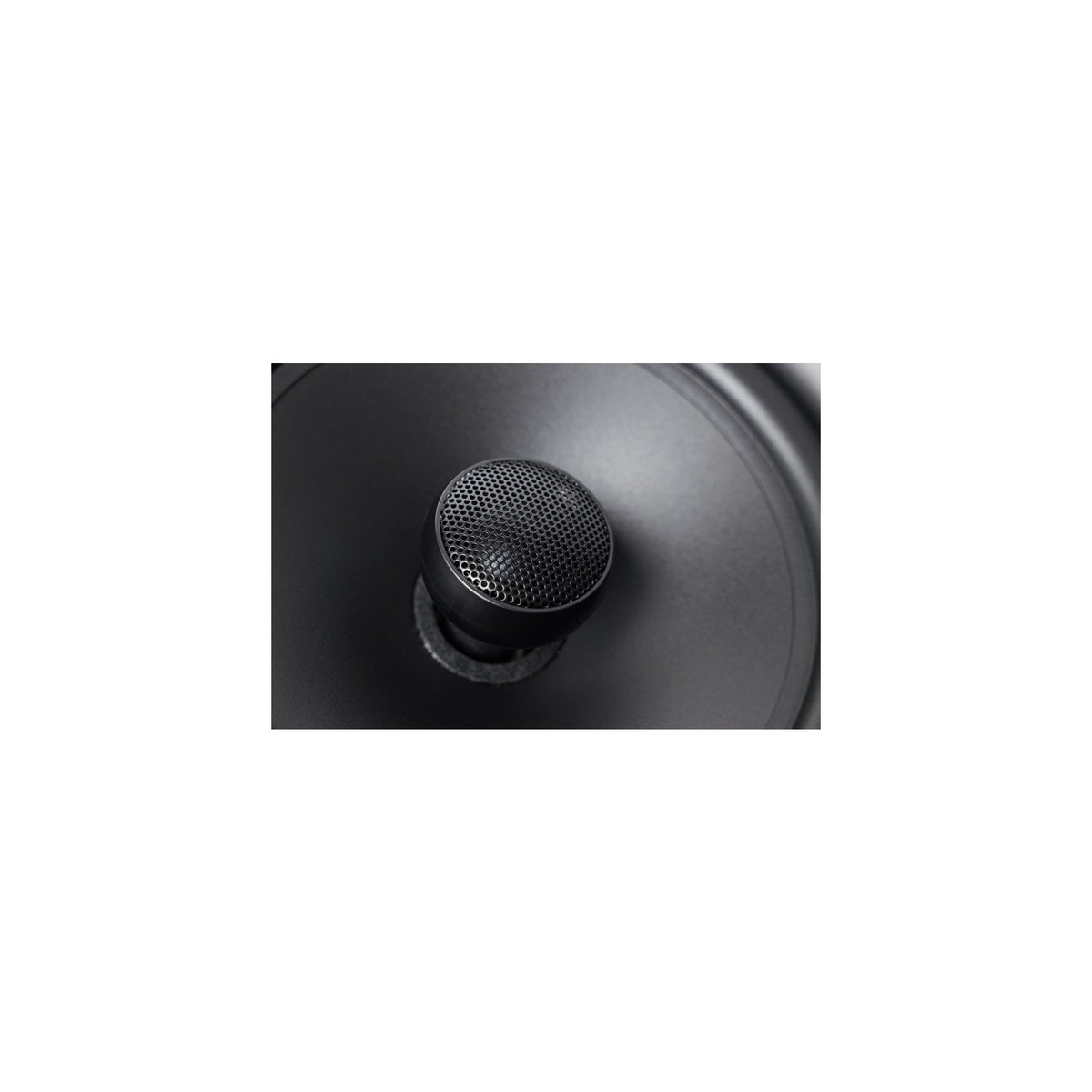 MK Sound IC65 — Foto ambientata
