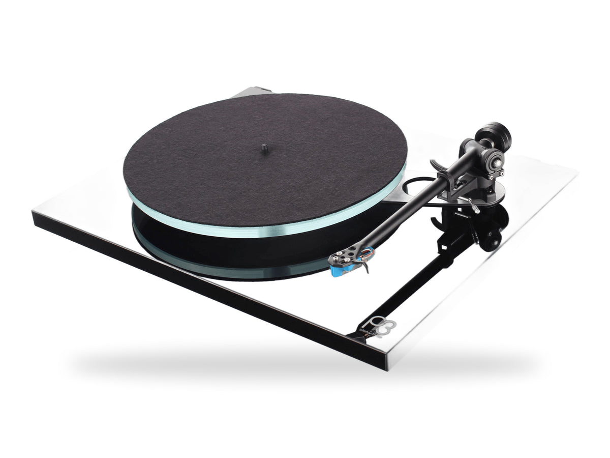 Rega Planar 3, vista di tre quarti