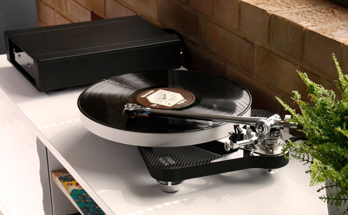 Rega RB TITANIUM — Ambientata